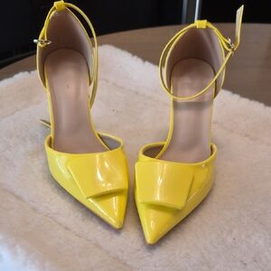 Source Unknown Bright Yellow Heels with Ankle Strap